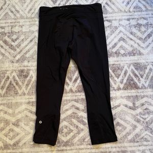 Lululemon 7/8 leggings, black, good/fair condition, size 6